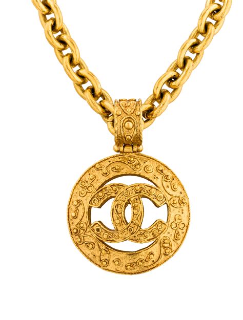 chanel logo pendant necklace